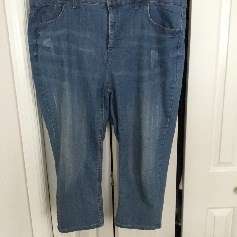 Jones New York signature Lexington capri. Size 18.